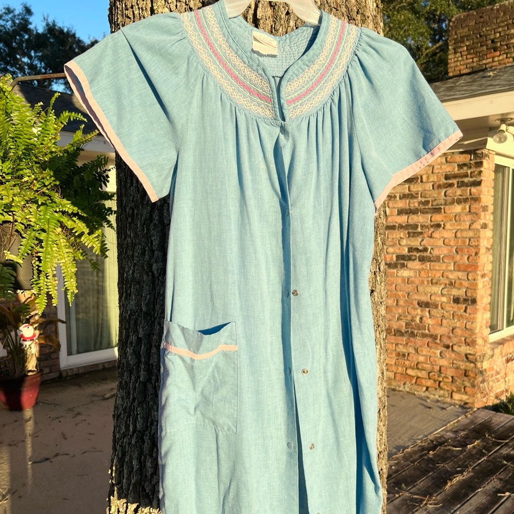 Vintage CHAMBRAY House Dress with embroidery Sz S/M